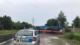 Řidiči autobusu nastříkal někdo do obličeje za jízdy pepřový sprej.