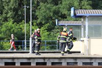 Neštěstí v Běchovicích: Vlak na nástupišti rozdrtil chlapci (16) nohu!