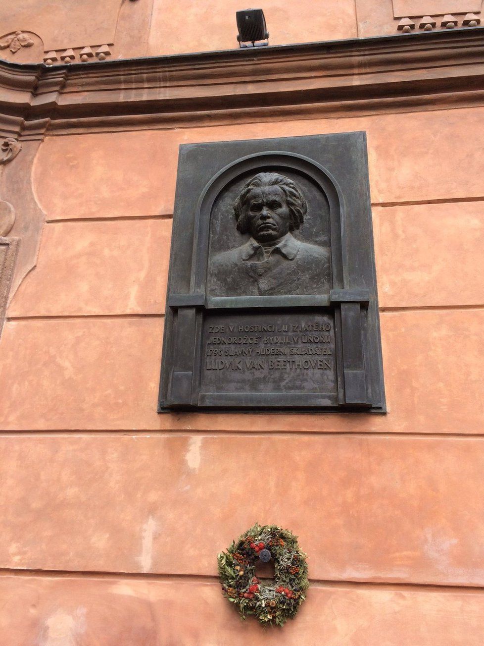 V Beethovenově paláci na Malé Straně bydlí pražská smetánka. Nejdražší byt tu stál 51 milionů