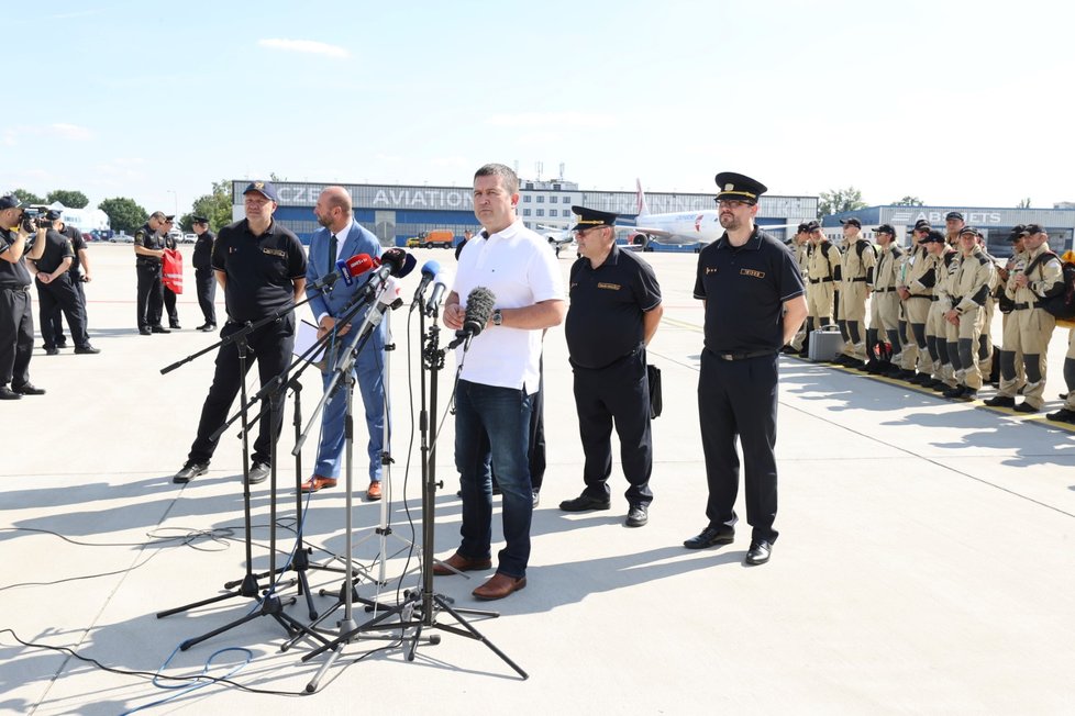 Do Bejrútu ve středu odpoledne vycestovali čeští hasiči, aby pomohli s pátráním po případných zraněných osobách při neblahém výbuchu v tamním přístavu.