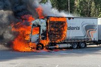 Drama na D1: Při opravě začal hořet kamion u benzinky!