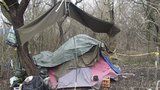Praha 5 zmapovala, kde »žijí« bezdomovci: Nejčastěji v lesích a starých domech