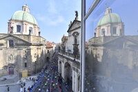 Pražský půlmaraton opanovali Keňané: Nejlepší Češi zaostali jen o 6 minut. Jeden běžec zkolaboval