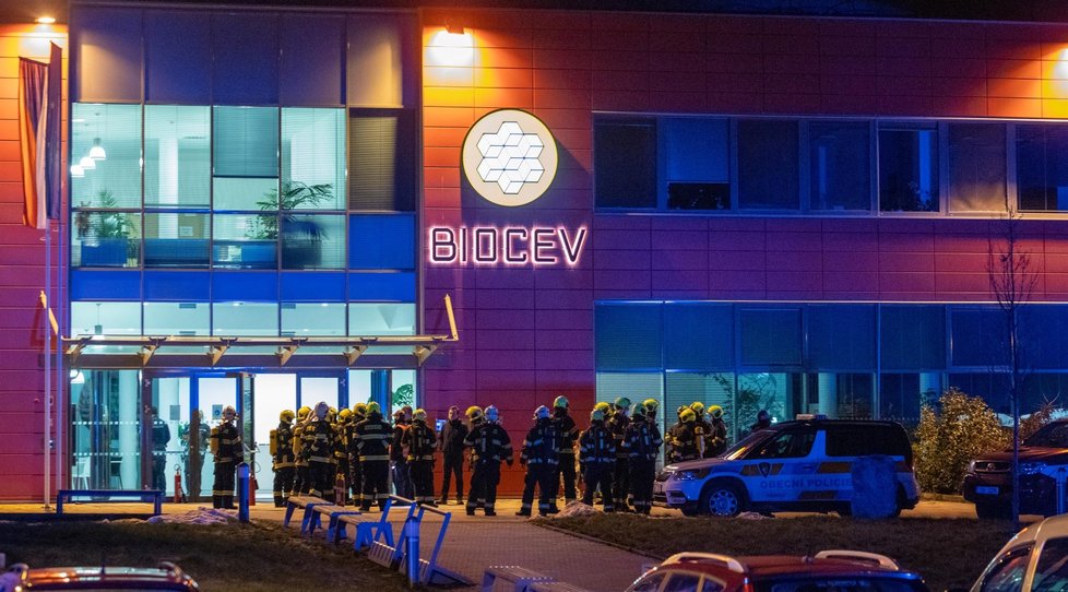 Ve výzkumném ústavu Biocev ve Vestci u Prahy hořela laboratoř (25. ledna 2021).