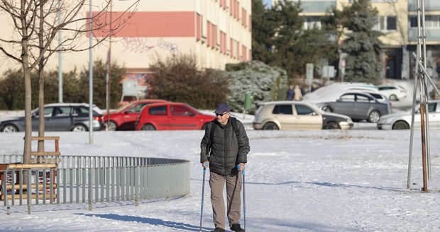 Neuklizené chodníky v Bohnicích, 19. ledna 2024.