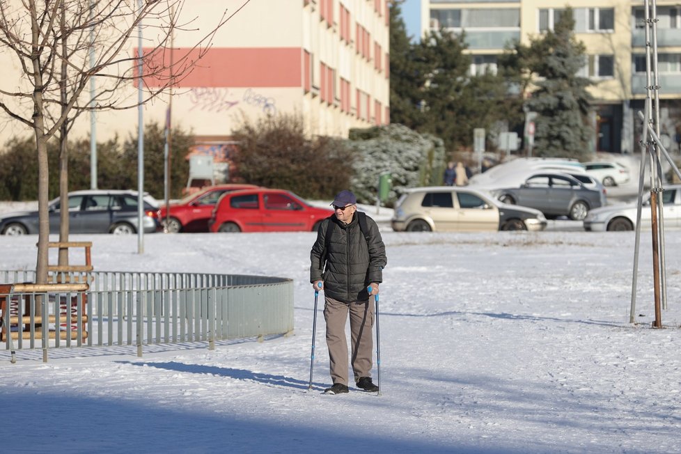 Neuklizené chodníky v Bohnicích, 19. ledna 2024.