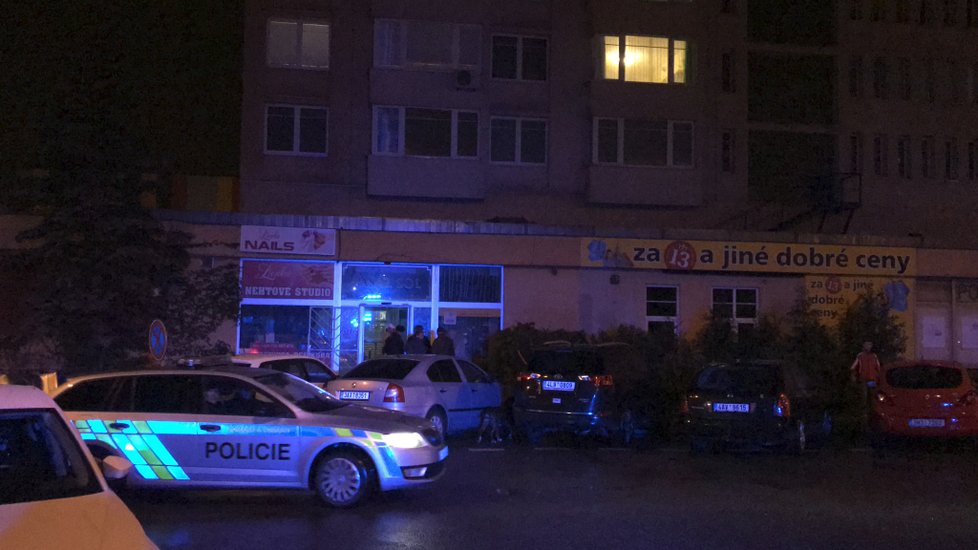 Do restaurace přinesl atrapu bomby a zmizel. Policie muže přesto v Bohnicích vypátrala a dopadla.