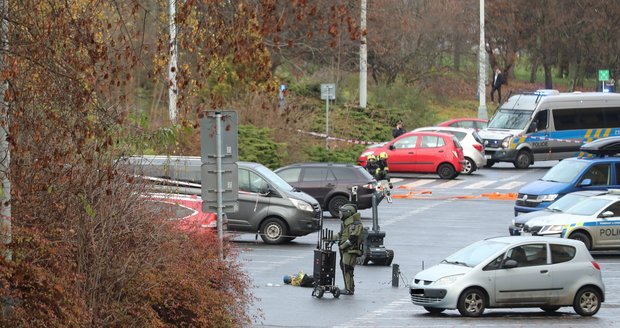 Student ohlásil uložení bomby v budově Univerzity Karlovy. (24. listopadu 2022)