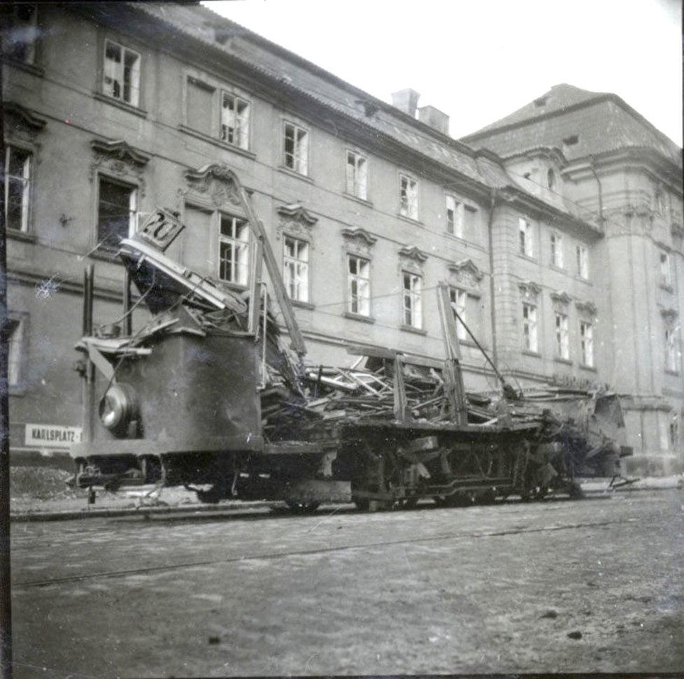 Následky bombardování Prahy v roce 1945.