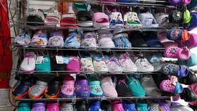 Razie v Sapě: Celníci našli padělky bot za desítky milionů!