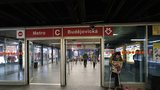 Dopravní podnik uzavřel jižní vestibul metra na Budějovické: Přístup je v havarijním stavu