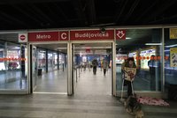 Dopravní podnik uzavřel jižní vestibul metra na Budějovické: Přístup je v havarijním stavu