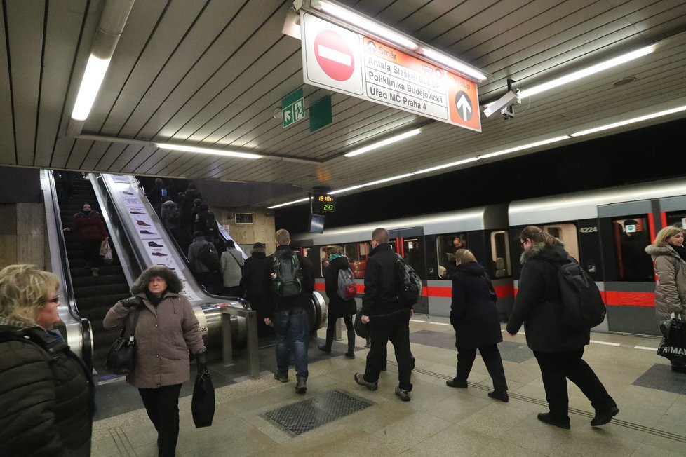 Jižní vstup do metra Budějovické byl uzavřený několik měsíců.