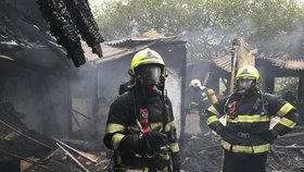 V Nemocnici Na Bulovce zasahovali hasiči: Hořela tu budova určená k demolici