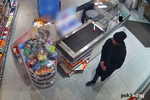 Zloděj v Kobylisích ukradl z pokladny v drogerii 30 tisíc. 