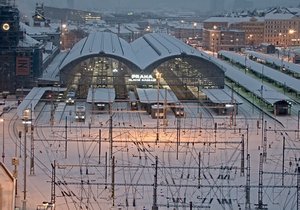 Časosběr: Takhle Praha zapadala sněhem, 8. února 2021.
