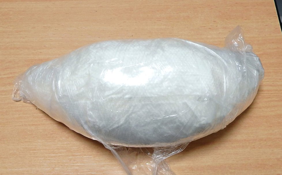 Cizinec pašoval kokain v anatomickém balíčku ve spodním prádle.
