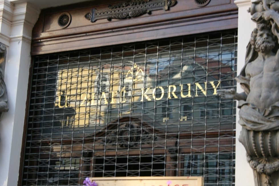 Centrum Prahy se potýká s nedostatkem turistů. Zavírají se obchody, restaurace i bary.