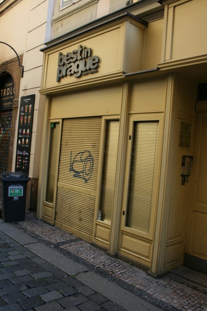 Centrum Prahy se potýká s nedostatkem turistů. Zavírají se obchody, restaurace i bary.