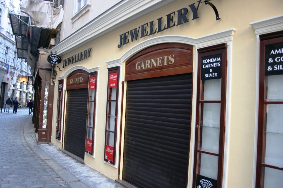 Centrum Prahy se potýká s nedostatkem turistů. Zavírají se obchody, restaurace i bary.