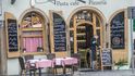 Restaurace zůstaly kvůli vládním opatřením proti koronaviru bez hostů. Restaurace zůstaly kvůli vládním opatřením proti koronaviru bez hostů.