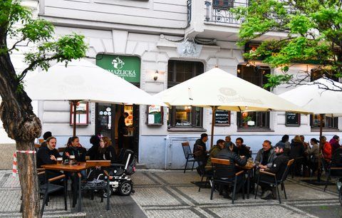 Konec alkoturismu v Praze? Společnost Prague City Tourism chce oslovit bohatší a přívětivější klientelu