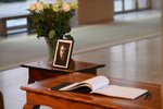 Pietní místo k úmrtí bývalého ministra zahraničních věcí Karla Schwarzenberga v sídle ministerstva zahraničních věcí v Černínském paláci, 13. listopadu 2023, Praha.  