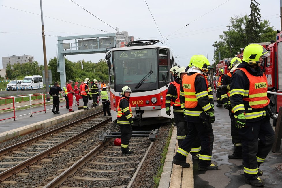 Tramvaji ve Strašnicích upadlo 4. června 2020 kolo.