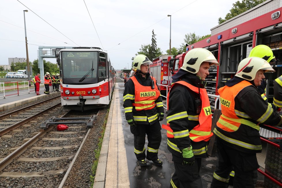 Tramvaji ve Strašnicích upadlo 4. června 2020 kolo.