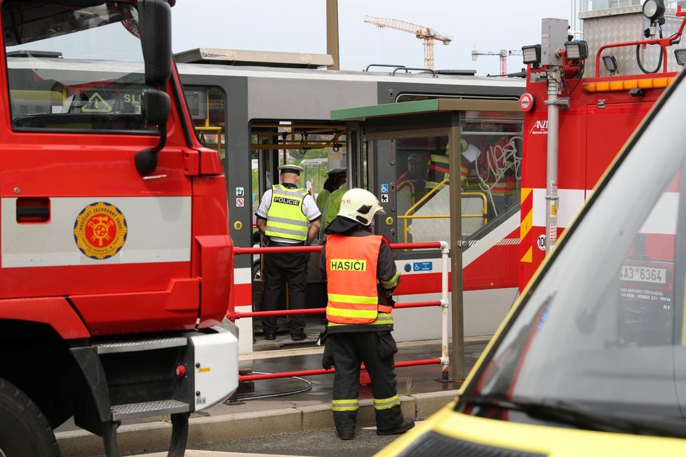 Tramvaji ve Strašnicích upadlo 4. června 2020 kolo.