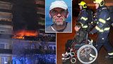 Štiplavý dým, dušení a hodiny na balkoně! Vozíčkář Roman (54) popsal ohnivé peklo na Černém Mostě 