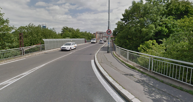 Most v ulici Za Černým mostem projde rekonstrukcí.
