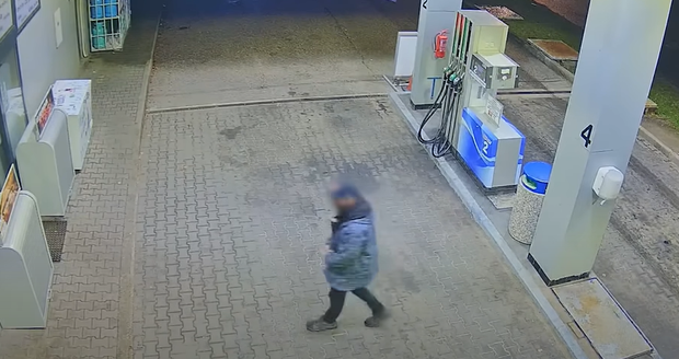 Muž se vloupal na benzinku v Černokostelecké v Praze. (1. ledna 2024)