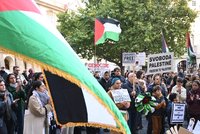 Trest jako za hákový kříž. Bavorsko zakázalo propalestinský slogan. Zazněl i při protestu v Praze