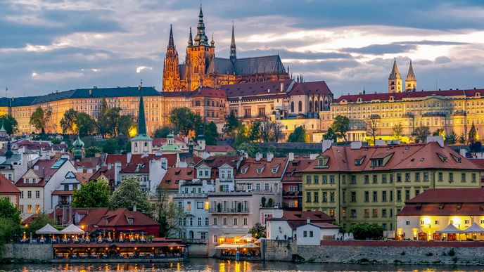 Pražský hrad se svatovítskou katedrálou nad Malou Stranou. Pražský hrad se svatovítskou katedrálou nad Malou Stranou.