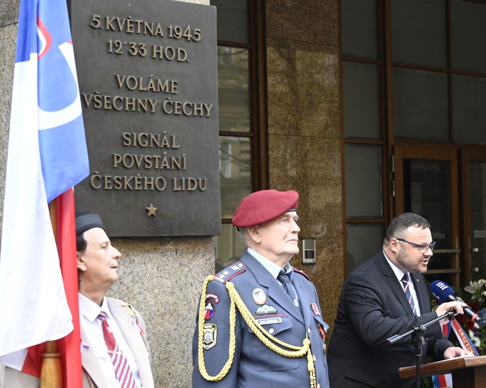 Výročí 77 let od Pražského povstání. V čele pietní akce falešný veterán Miloš Semorád.