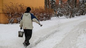 Neuklizené chodníky v Praze. (6. prosince 2023)