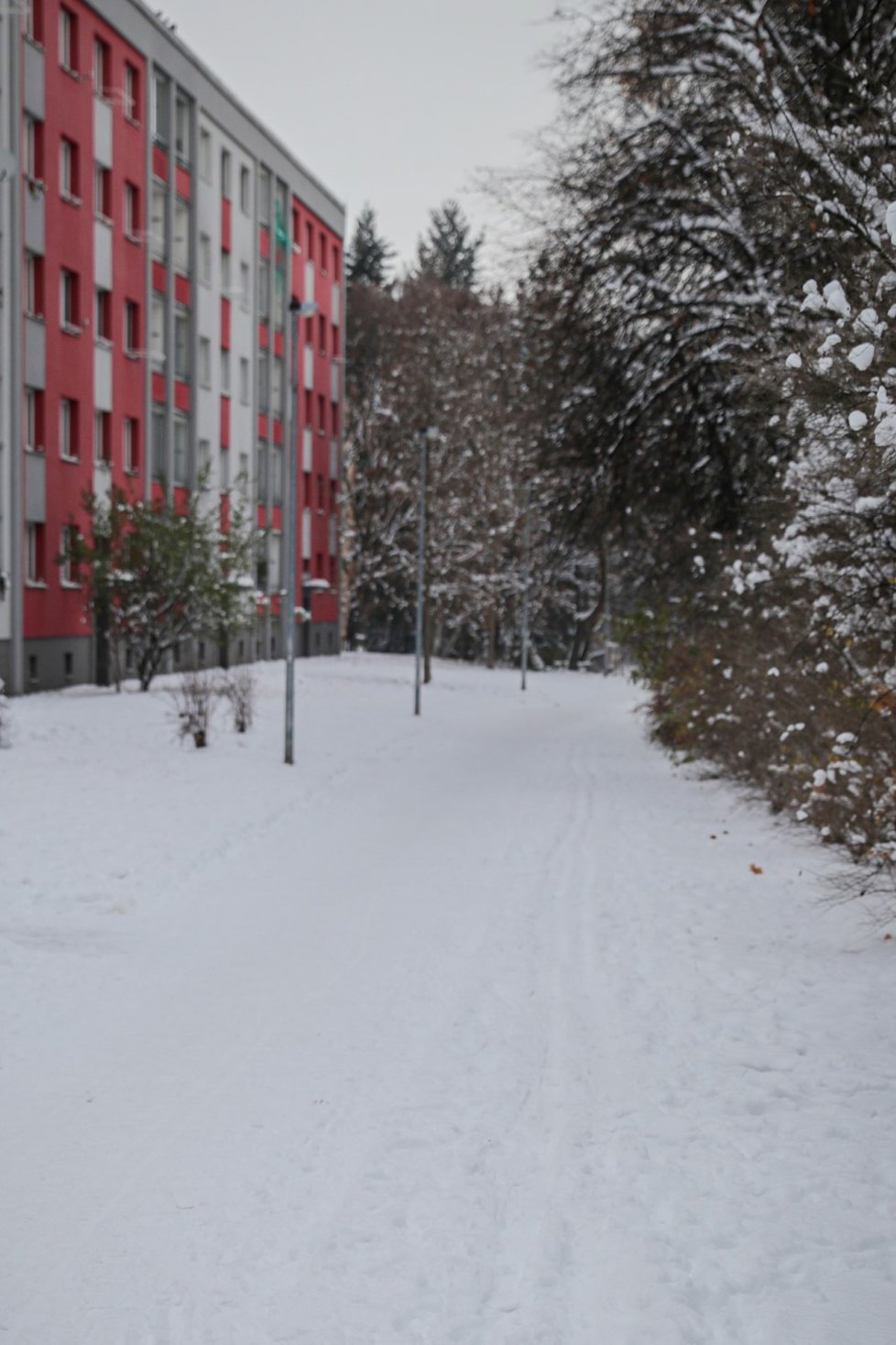 Neuklizené chodníky v Praze (6. prosince 2023)