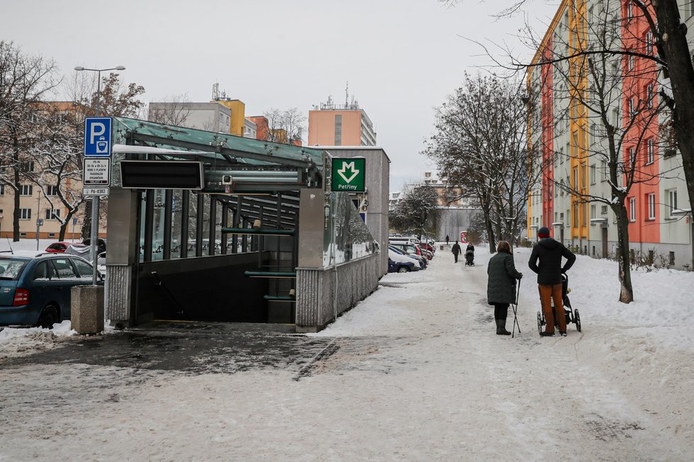 Neuklizené chodníky v Praze. (6. prosince 2023)