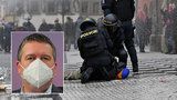 Chuligáni házeli po policii dlažební kostky! Hamáček: Hyenismus, z brutality jsem v šoku