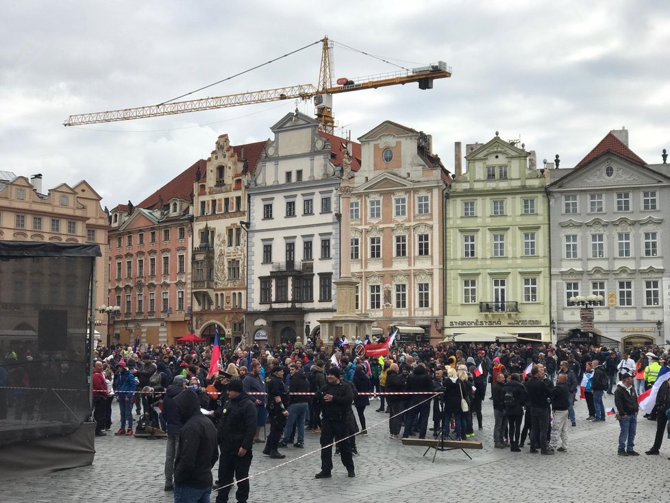 Staroměstské náměstí, 18. října 2020 kolem 13:30.