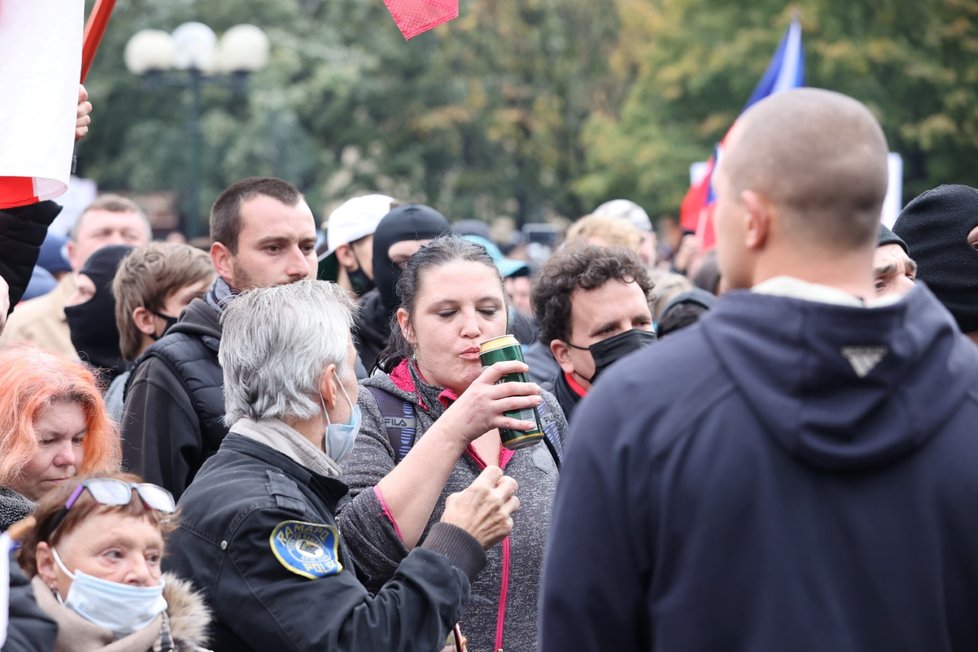 Demonstrace proti vládním opatřením, 18. října 2020.