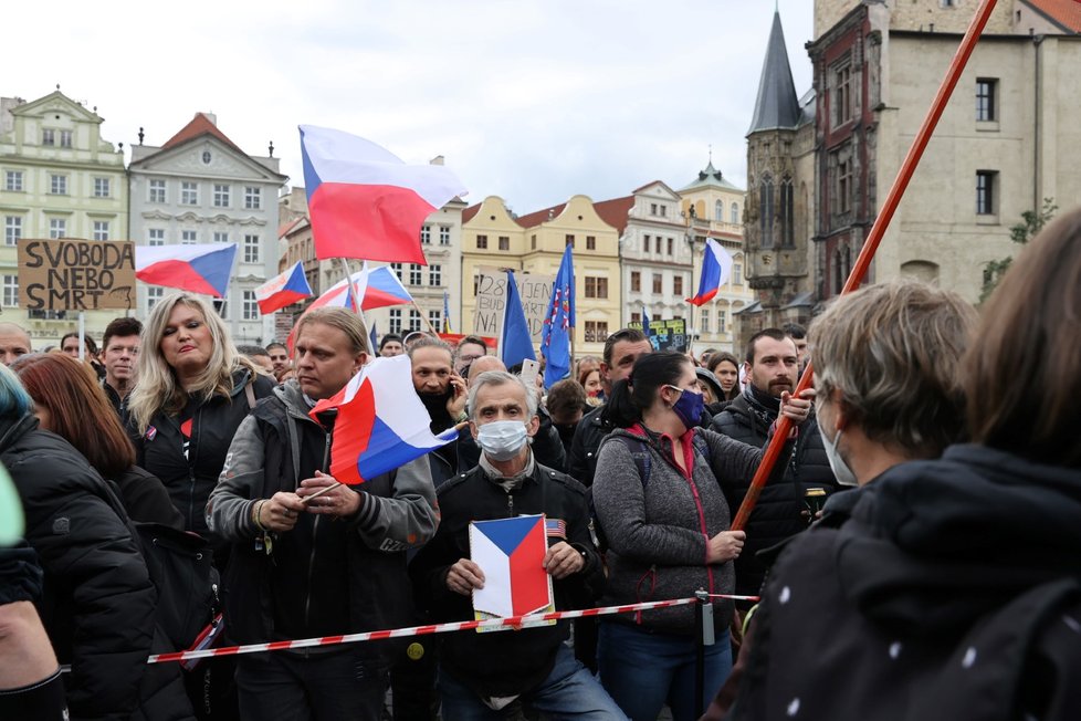 Demonstrace proti vládním opatřením, 18. října 2020.