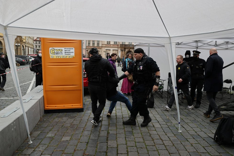 Demonstrace proti vládním opatřením, 18. října 2020.