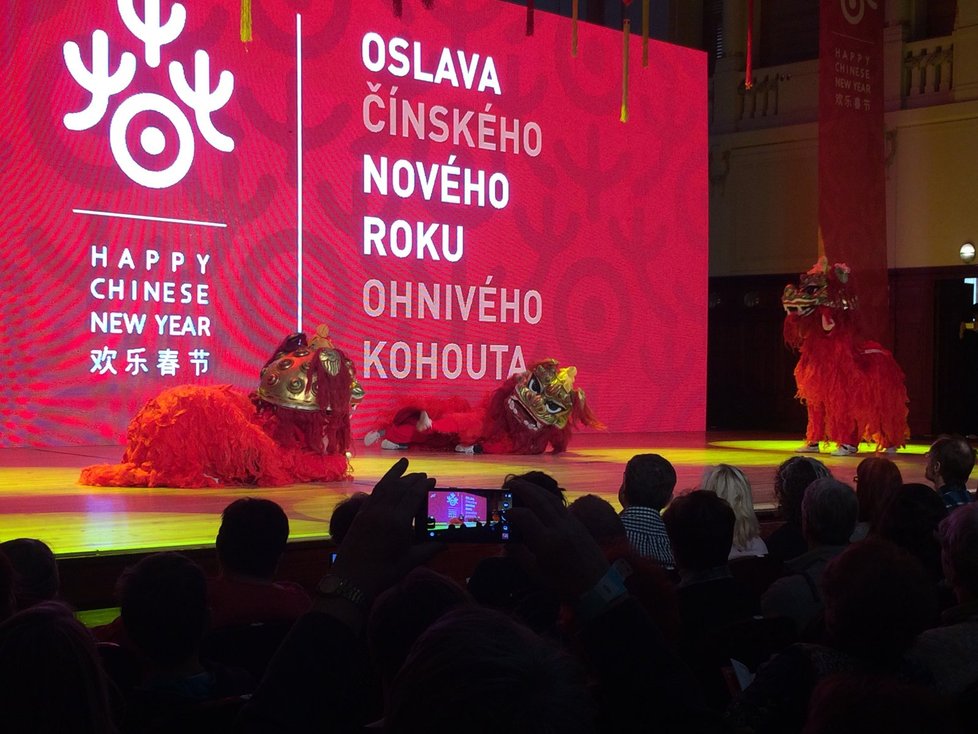 První diváky přivítal pražský soubor s tradičním lvím tancem.