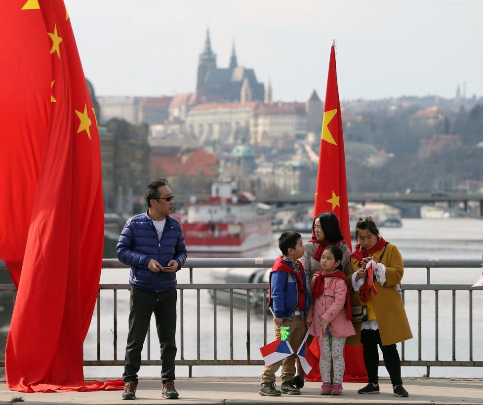Praha a Peking si vypověděli partnerskou smlouvu. Podle odborníků by do hlavního města ČR mohlo jezdit méně turistů z Číny. (ilustrační foto)