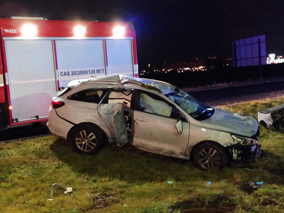 Nehoda mladého řidiče (18) v Cínovecké ulici, 15. listopadu 2019.