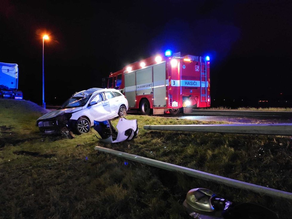 Nehoda mladého řidiče (18) v Cínovecké ulici, 15. listopadu 2019.