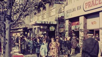 Jak se žilo v Praze před revolucí? Unikátní fotky ukazují město očima západního turisty Jak se žilo v Praze před revolucí? Unikátní fotky ukazují město očima západního turisty