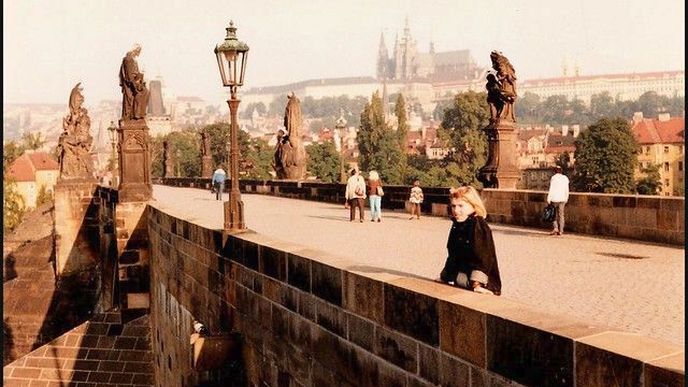 Socialistická Praha. Šedá, oprýskaná a bez turistů. 